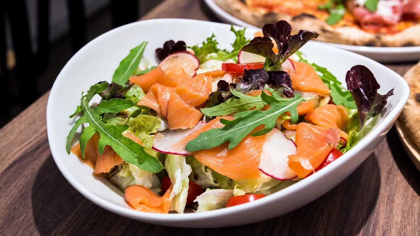 Pizza Persé Insalata di Salmone Smoked Salmon Salad